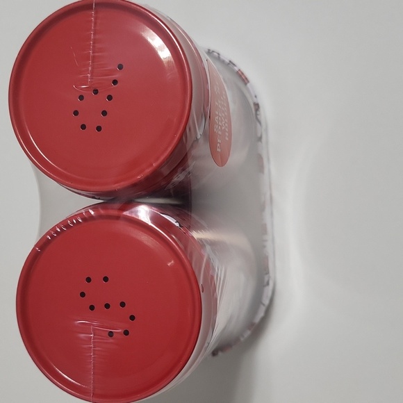 Hello Kitty Tin Salt & Pepper Shaker Set - Picture 5 of 6